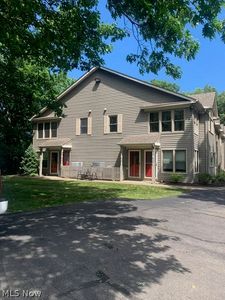 4050 Woodlands Dr #4