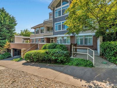 611 Highland Drive #402