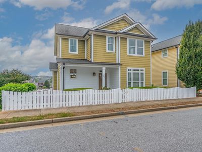 105 Lawndale Dr