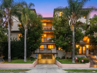 8121 Norton Ave APT 201
