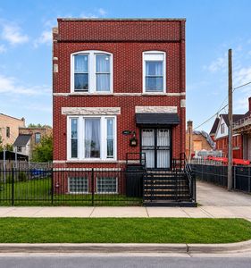 2671 W Maypole Ave