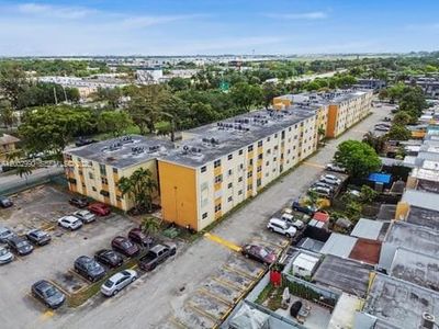 606 W 81st St APT 120