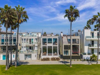 2311 Ocean Front Walk