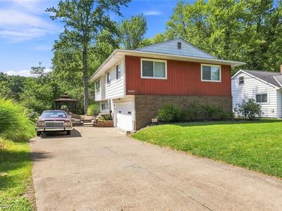 Property at 8420 Columbia Rd, Olmsted Falls, OH