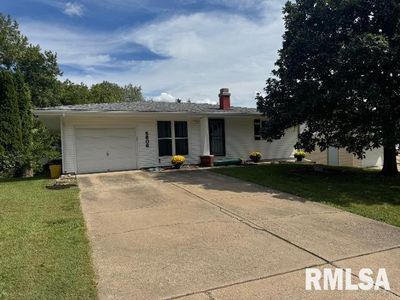 5606 N Graceland Dr