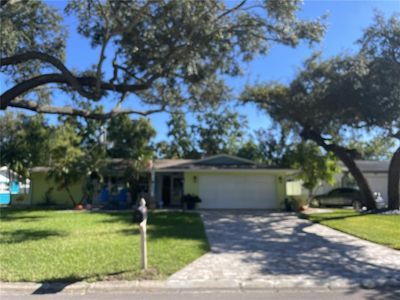 990 LEXINGTON DR