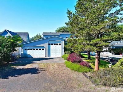 681 Lake Island Avenue SE