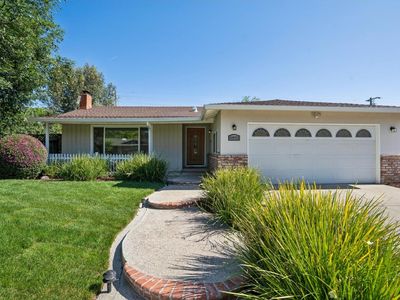 4893 Clarendon Dr