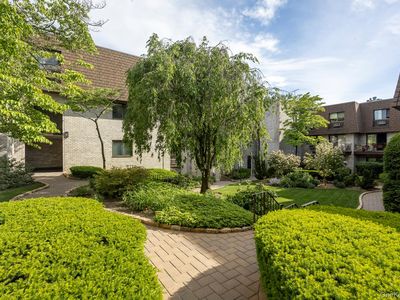 89 N Broadway #214