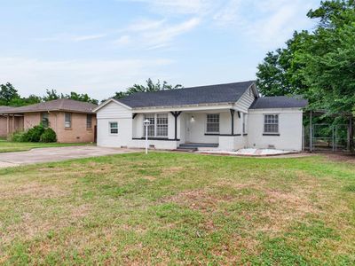 3208 N Roff Ave