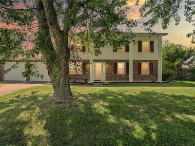 945 Earl Of Essex Arch