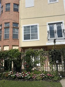 801 Knox St