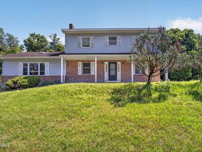 7 Huntington Parkway