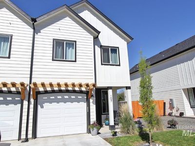 107 N Trifecta Ln
