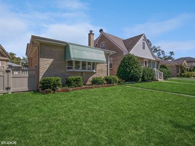 8049 N Washington St