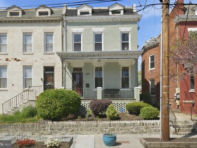 627 Upshur St NW