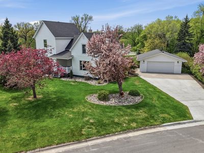 1323 S River Dr