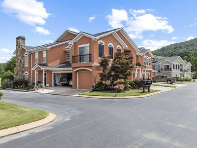 1111 Renaissance Ct