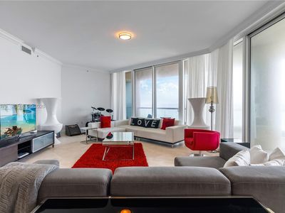 16047 Collins Ave #704