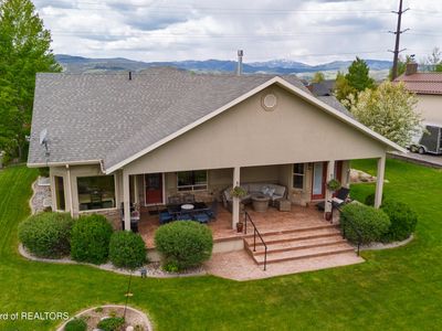 425 Country Club Way