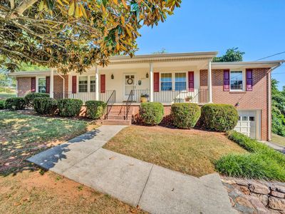 4911 Cave Spring Cir