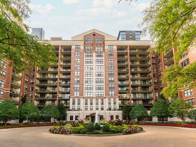 55 W Delaware Pl APT 1011