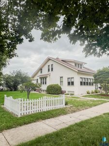 213 N Cedar St