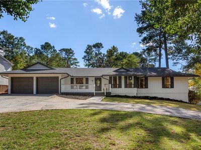 1025 Martins Lake Close