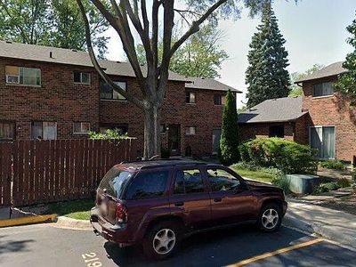 1S215 Holyoke Ln