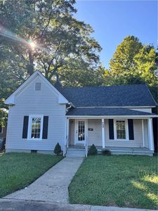 924 Dillard St