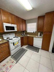 605 S State Road 7 APT 1E