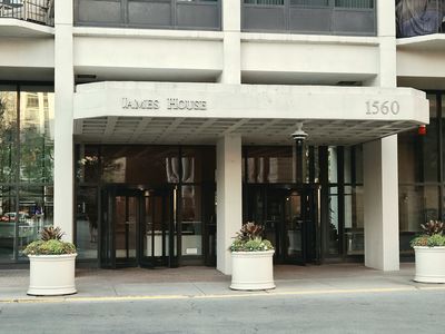 1560 N Sandburg Ter APT 2901J