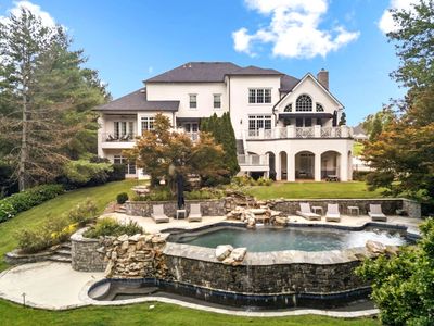 110 Woodward Hills Pl