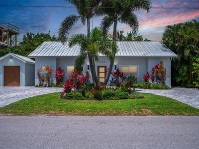 242 Gladiolus St
