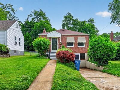 240 S Barat Ave