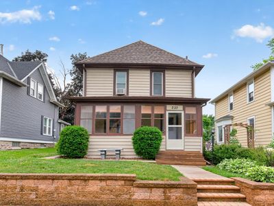 233 4th Ave N