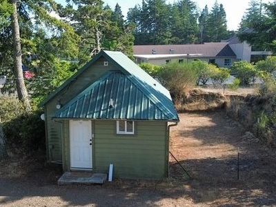 Property at 1425 Pine St, Florence, OR