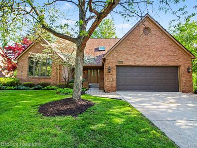Property at 21850 Dover Ct, Franklin, MI