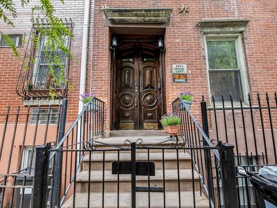 271 E 7th St #5