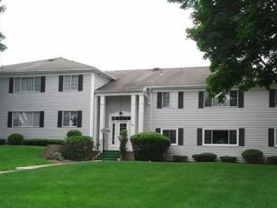 24 Colonial Pkwy APT F