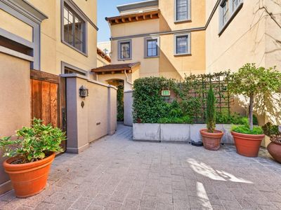 356 Santana Row APT 305