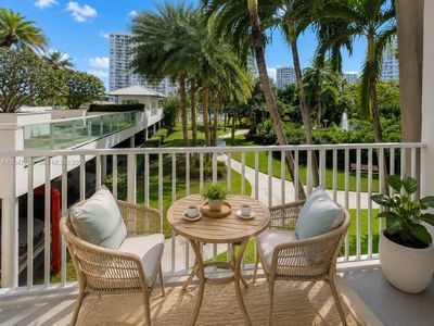2801 NE 183rd St APT 208W