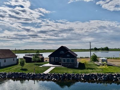 1100 E Lakeshore Dr