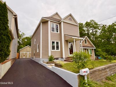 32 Mount Stuart Road
