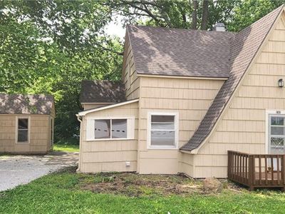 Property at 202 S Metcalf Rd, Louisburg, KS