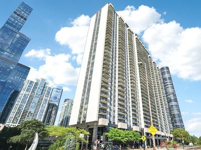 400 E Randolph St #1119-20