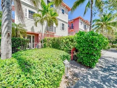 3213 NE 5th Street #201