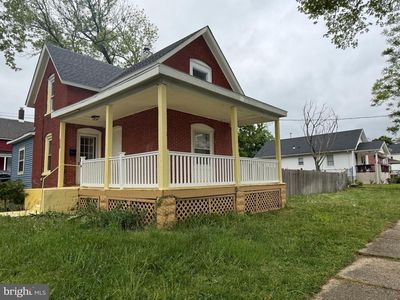 221 S 4th St