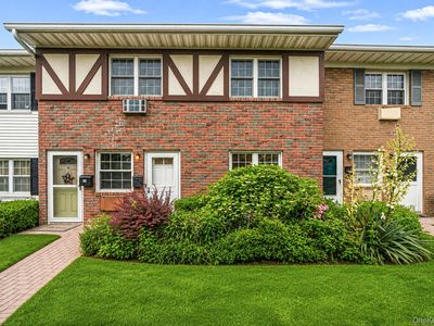 11 Springwood Drive