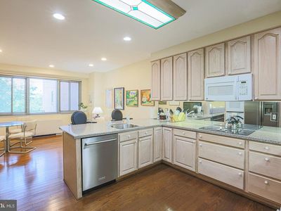 11 Slade Ave APT 610